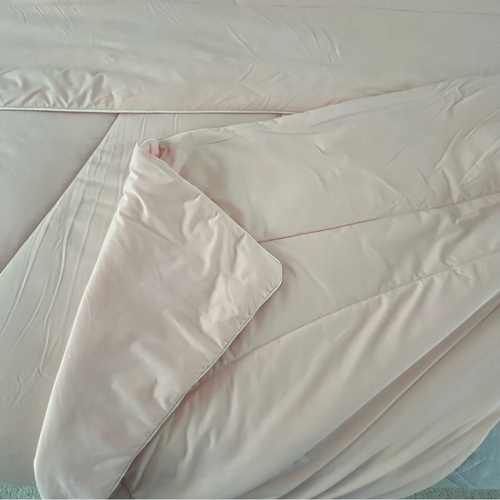 Dream Valley Outlast King Cooling Comforter, NASA Grade Peach Blush